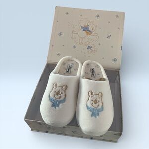NWT Viral Disney Winnie the Pooh Slippers (Size Small 5–7)